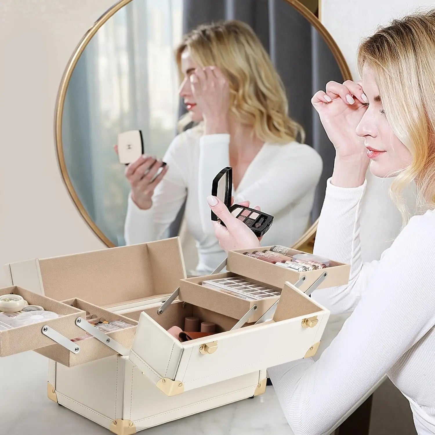 Makeup Storage Box, Lockable, 4 Trays - Good Bargain Finds