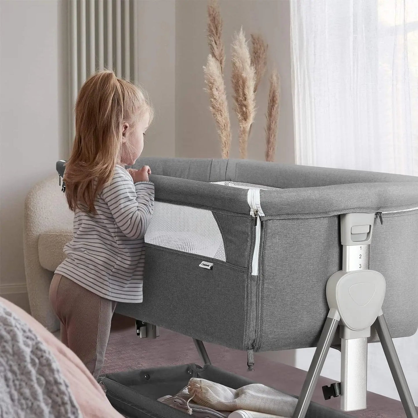 Baby Bassinet, Bedside Sleeper, Easy Folding Bassinet, Storage Basket, Wheels to Reduce Mom's Fatigue